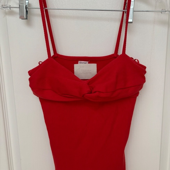 Red tank - Picture 2 of 2